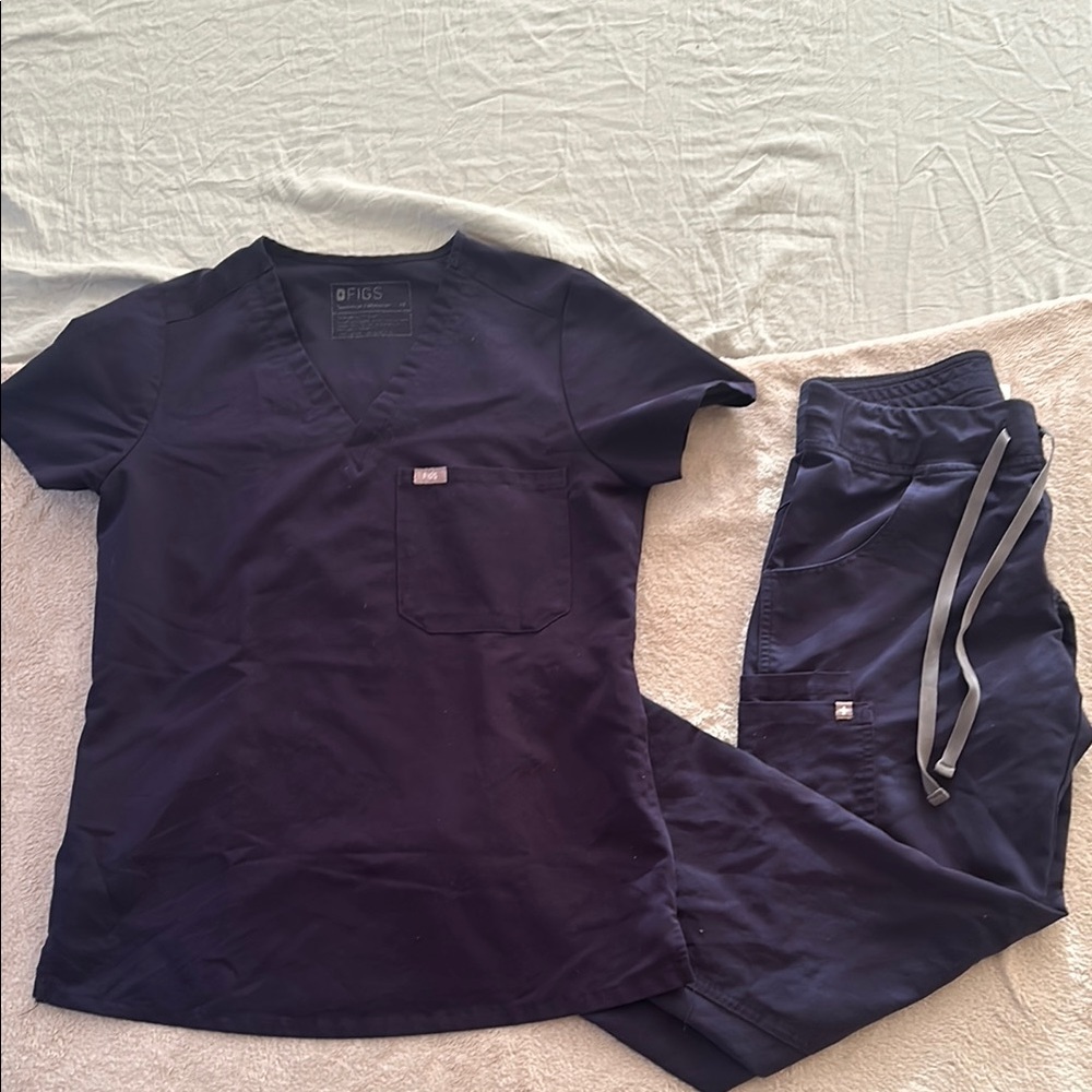 Figs scrub set: Catarina Top and Livingston Bottoms